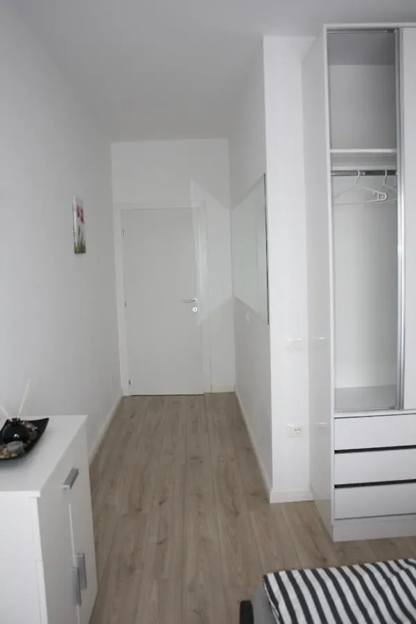 Snajder Apartment, 50M Beach, 2 Bedrooms, 2 Bathrooms, 1Living Room, Self Check-In 0*, Durres