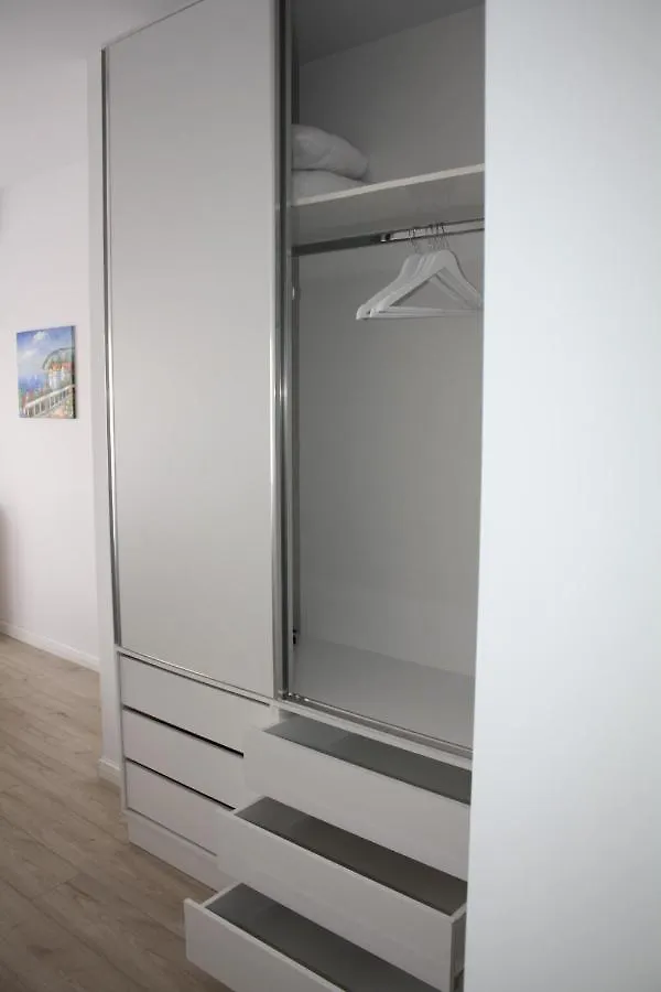 Snajder Apartment, 50M Beach, 2 Bedrooms, 2 Bathrooms, 1Living Room, Self Check-In 0*, Durres Albania
