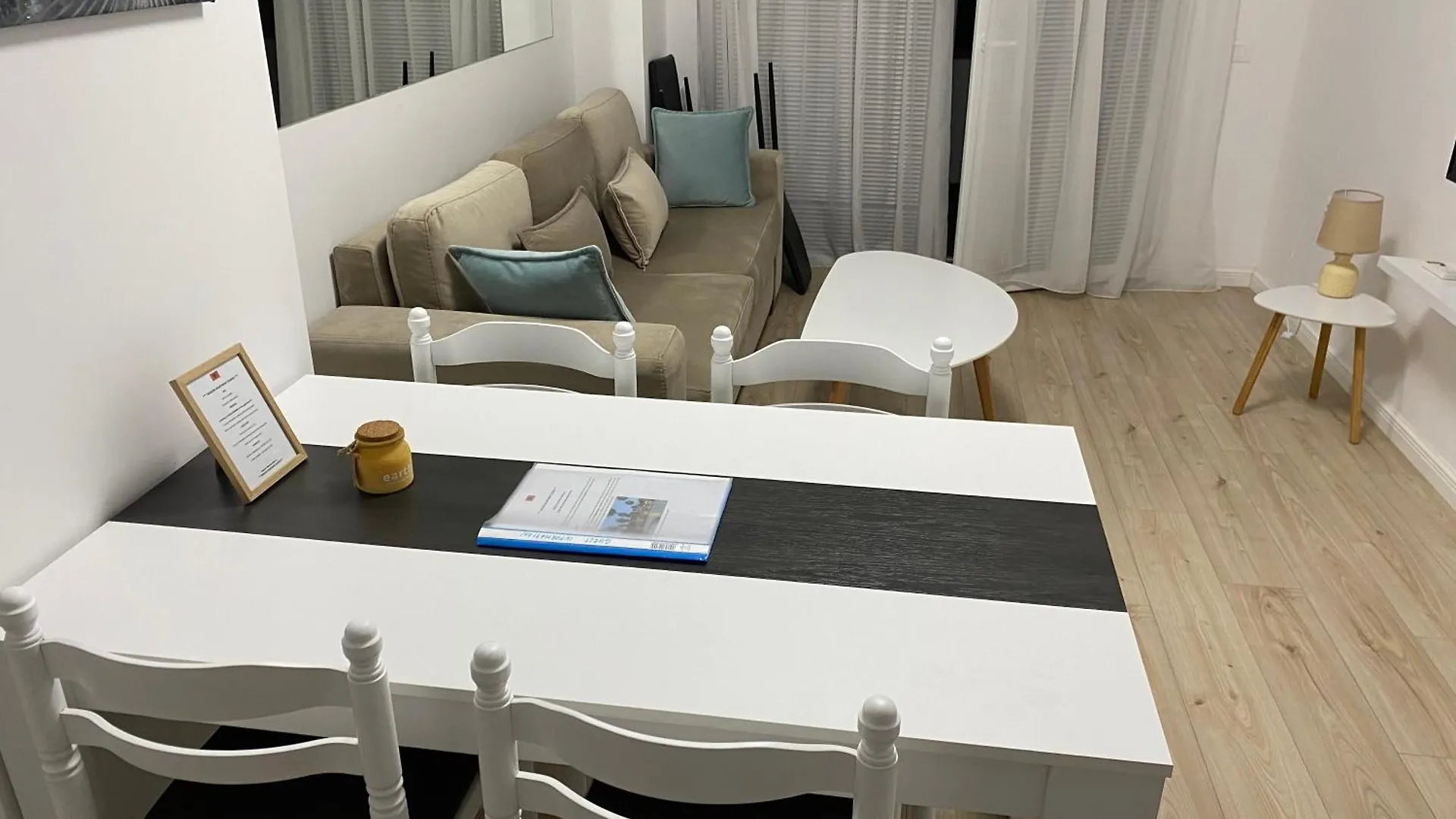 Snajder Apartment, 50M Beach, 2 Bedrooms, 2 Bathrooms, 1Living Room, Self Check-In 0*, Durres Albania