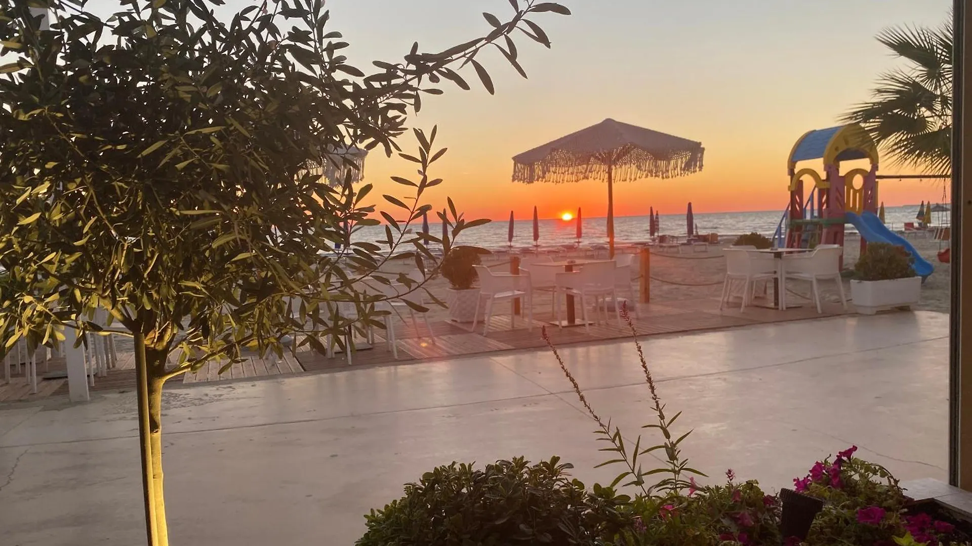 Apartment Snajder Apartment, 50M Beach, 2 Bedrooms, 2 Bathrooms, 1Living Room, Self Check-In Albania