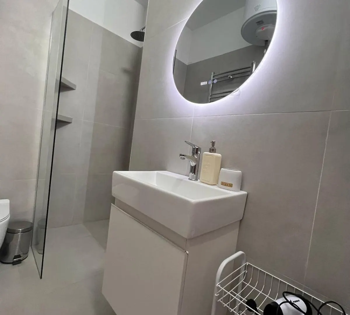 Snajder Apartment, 50M Beach, 2 Bedrooms, 2 Bathrooms, 1Living Room, Self Check-In